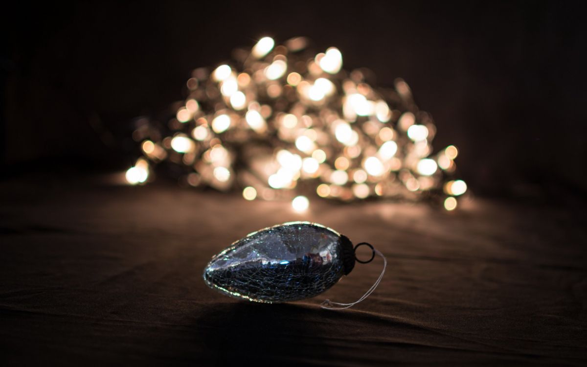 Обои свет, гирлянда, освещение, темнота, ночь в разрешении 2560x1600