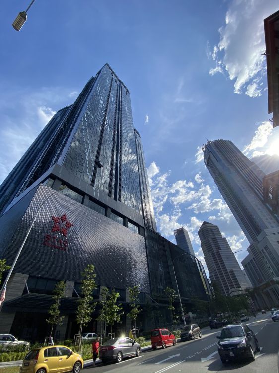 Обои небоскреб, дневное время, башня, инфраструктура, облако в разрешении 1536x2048