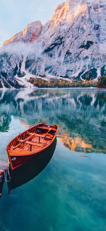 Обои пейзаж, вода, гора, лодка, гидроресурсы в разрешении 1080x2340