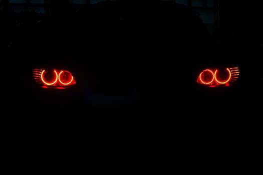 Bmw красный значок