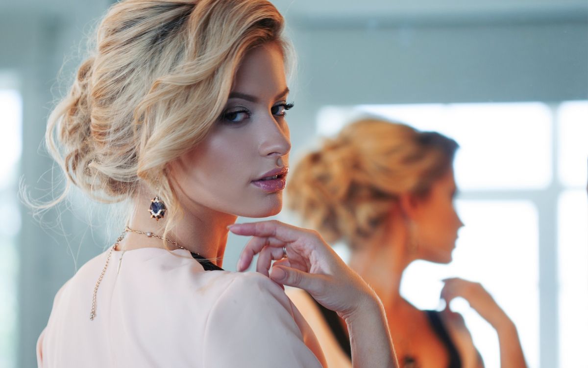 Обои иллюстрация, губа, подбородок, бровь, плечо в разрешении 2560x1600