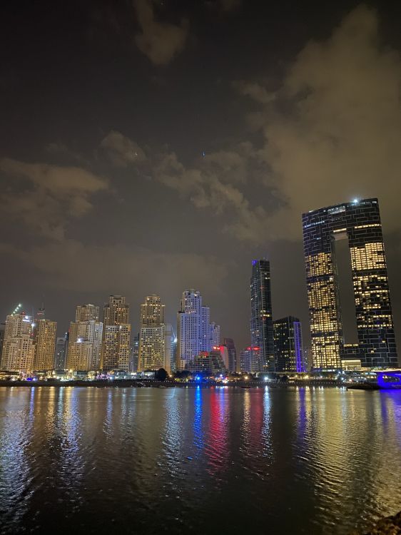 Обои городской пейзаж, вода, дневное время, башня, ночь в разрешении 1536x2048