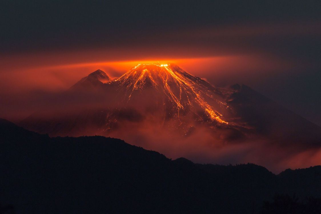 Обои вулкан, стратовулкан, послесвечение, восход солнца, рок в разрешении 2560x1707