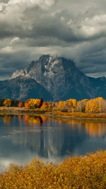 Обои отражение, облако, вода, гидроресурсы, гора в разрешении 1080x1920