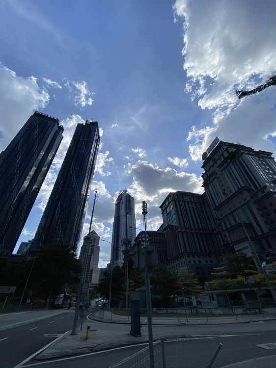 Обои дневное время, облако, башня, инфраструктура, дорога в разрешении 1536x2048