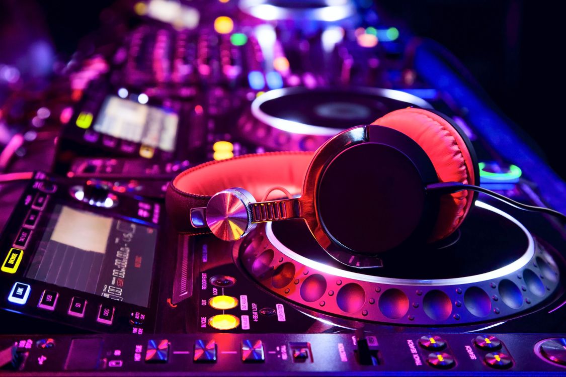 Обои звуковое оборудование, ночной клуб, диск жокей, диджей, пурпурный цвет в разрешении 5400x3600