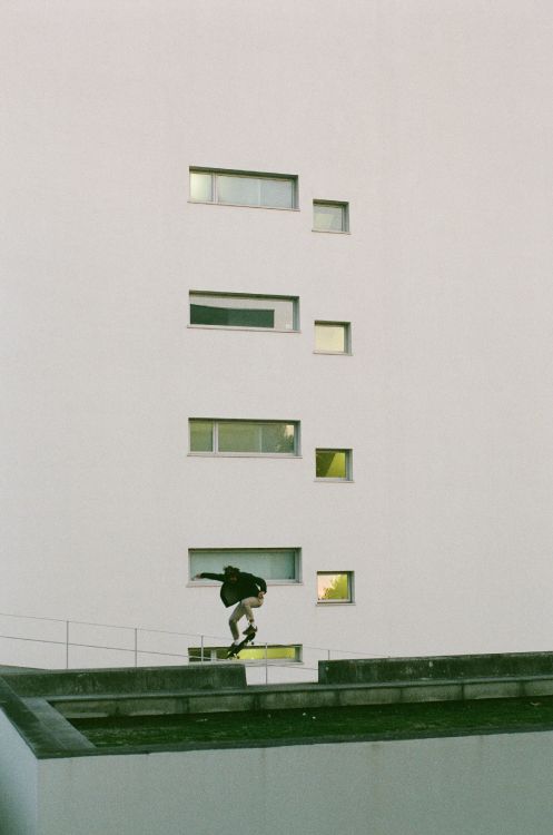 Обои лестница, угол, стена, Хаус, полка в разрешении 2075x3130