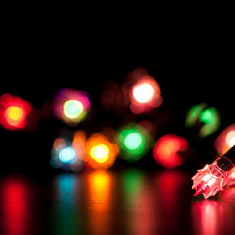 Обои Рождественский день, Рождественские огни, свет, освещение, ночь в разрешении 2048x2048