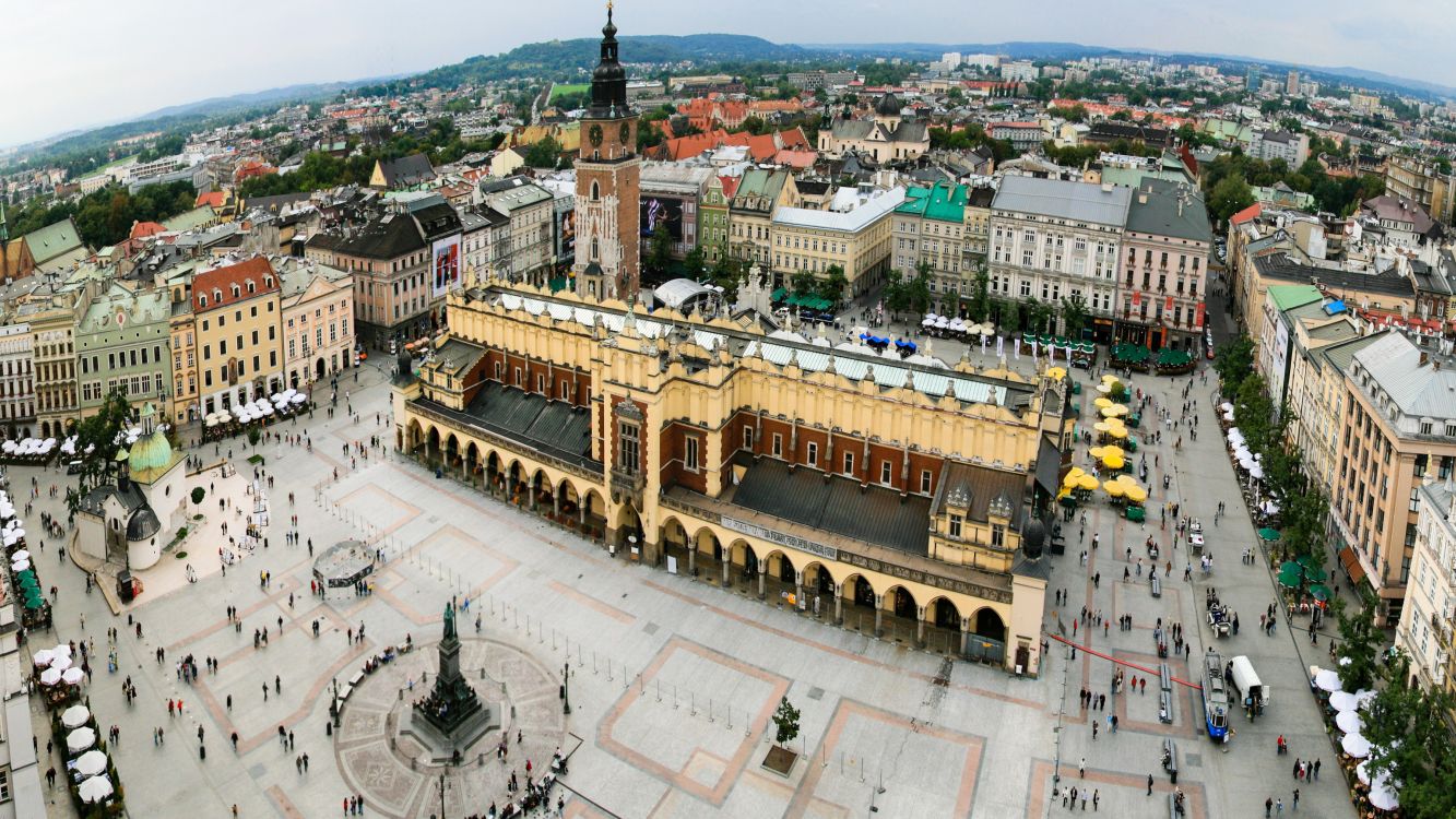 Обои главной рыночной площади, город, ориентир, городской район, здание в разрешении 3072x1728