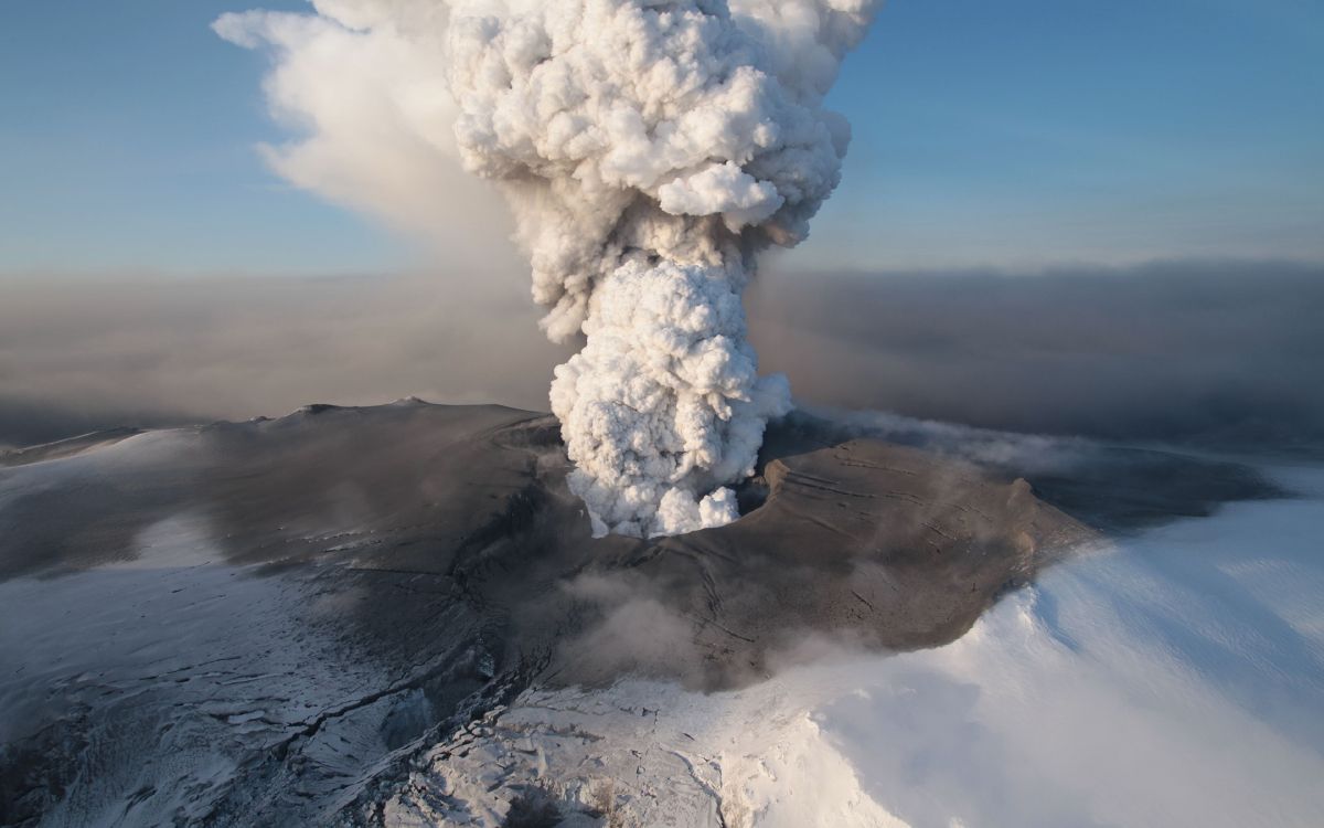 Обои 2010 извержения Eyjafjallajkull, вулкан, вулканический пепел, купол лавы, вулканического рельефа в разрешении 3840x2400
