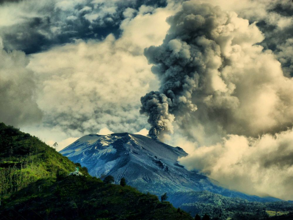 Обои пейзажи гор, вулкан, лава, нагорье, гора в разрешении 3000x2250