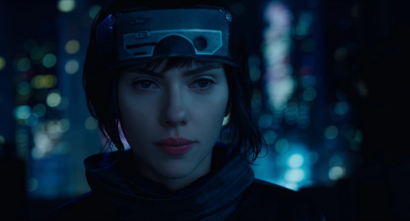 Обои Скарлетт Йоханссон, Призрак в доспехах, прицеп, лицо, синий в разрешении 2560x1381